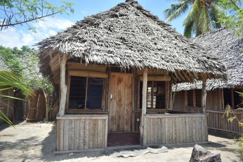 Lodge Ushongo Bandas
