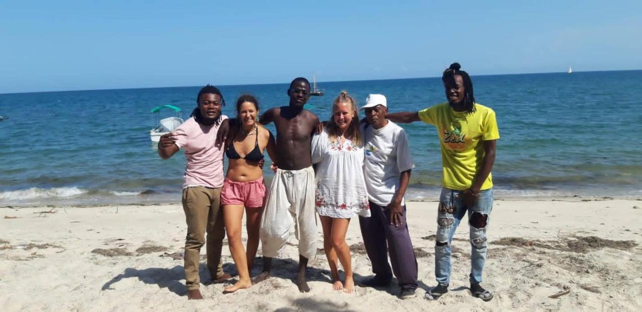 Ushongo Bandas *